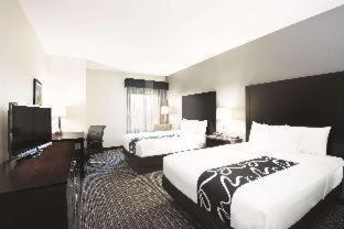 Queen Room Two Queen Beds,1084470202:JPEG