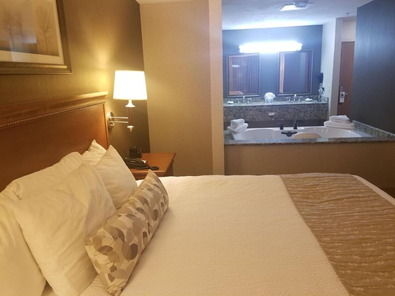 King Suite Spa Bath